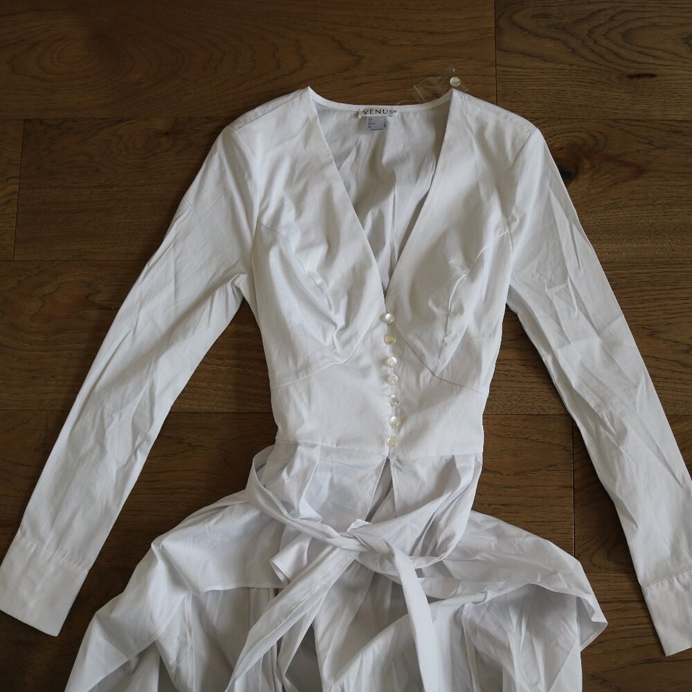 Venus High-low Long Sleeve White Dress